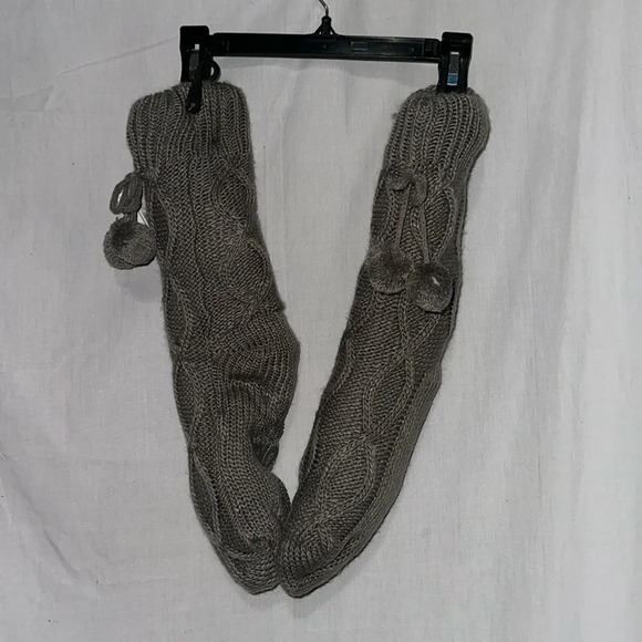 NWT women's gray Muk Luks socks size small/medium 5-7.5 - Picture 1 of 3